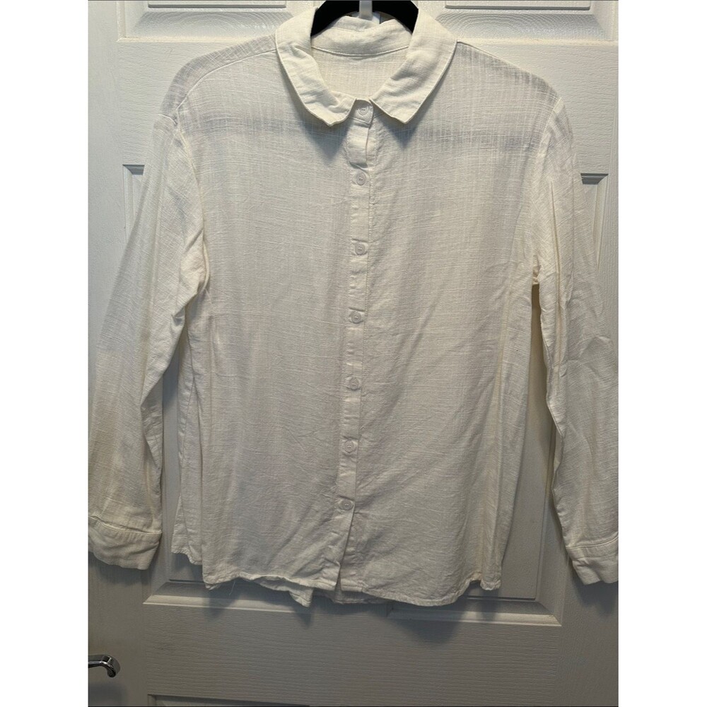 Classic Off-White Button-Down Shirt with Soft Texture Size Medium Wardrobe Basic